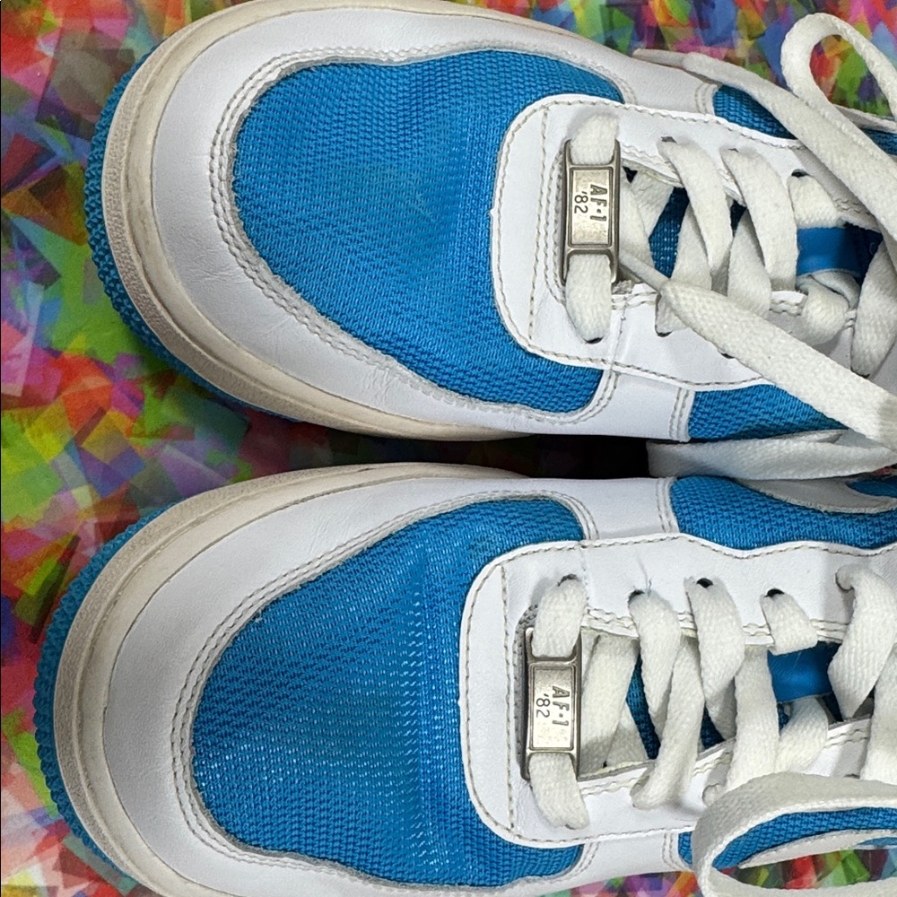 Nike Air Force 1 : Stylish Blue and White Athletic Shoes - Picture 8 of 9